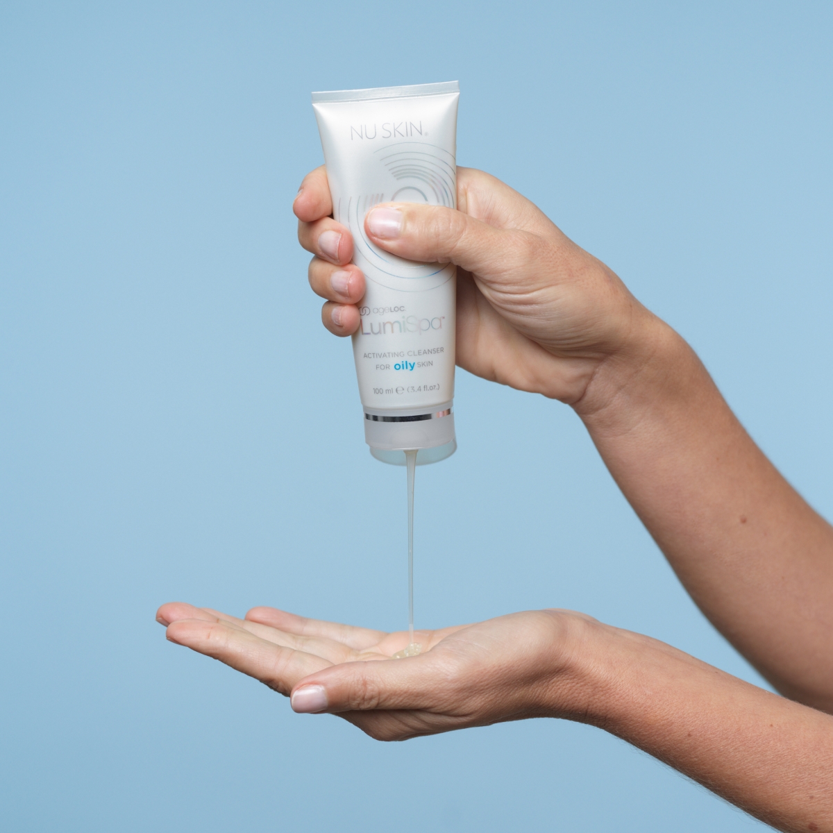 Sữa rửa mặt ageLOC LumiSpa® Activating Cleanser dành cho da dầu