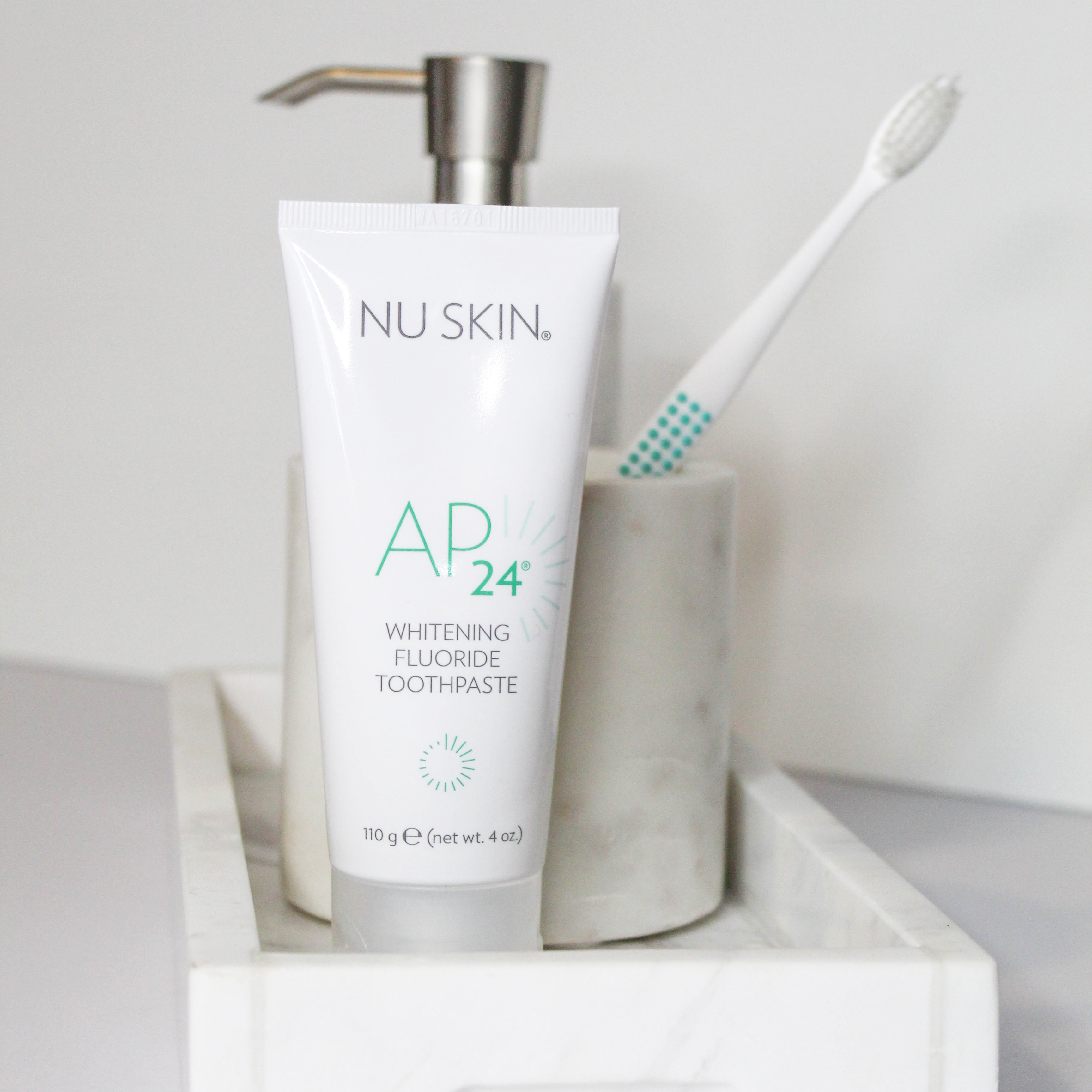 Kem đánh răng trắng sáng AP24 Whitening Fluoride Toothpaste