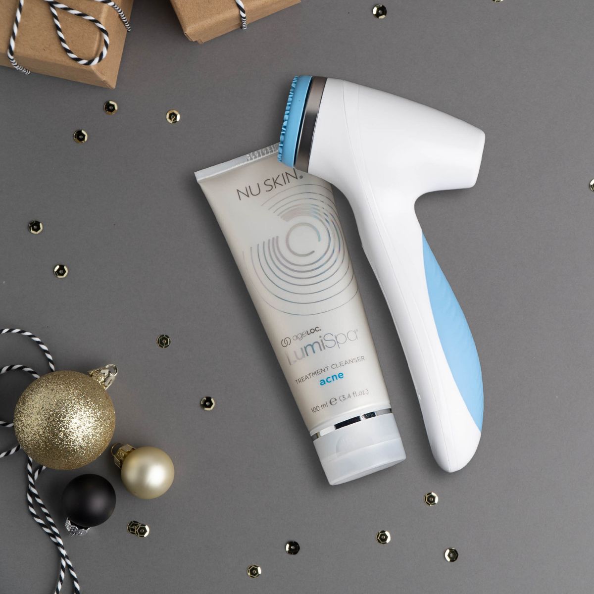 Bộ sản phẩm hỗ trợ rửa mặt và chăm sóc da chuyên sâu ageLOC LumiSpa iO dành cho da mụn